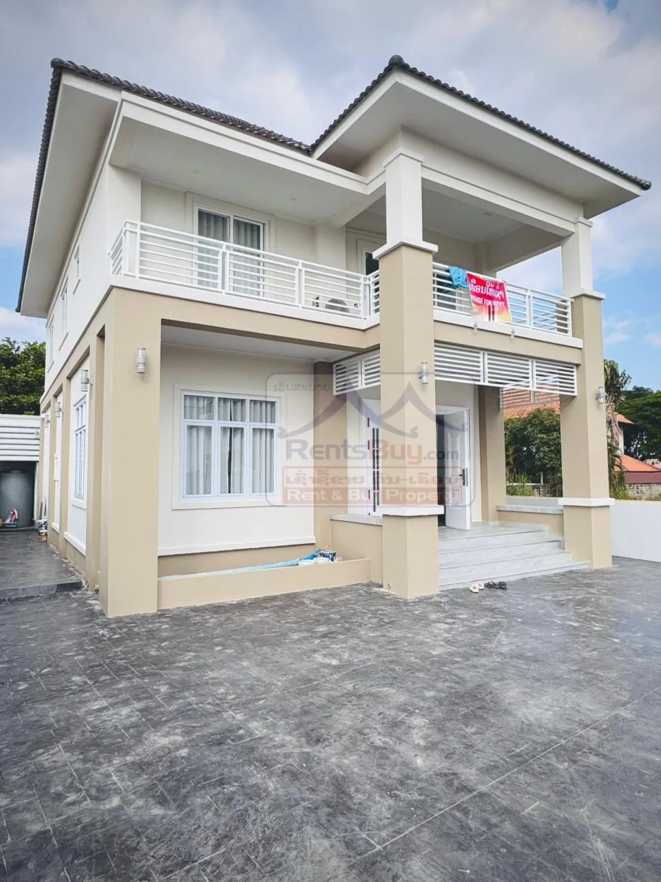 6720-Luxurious Two-Storey Villa for Rent in Sisattanak District