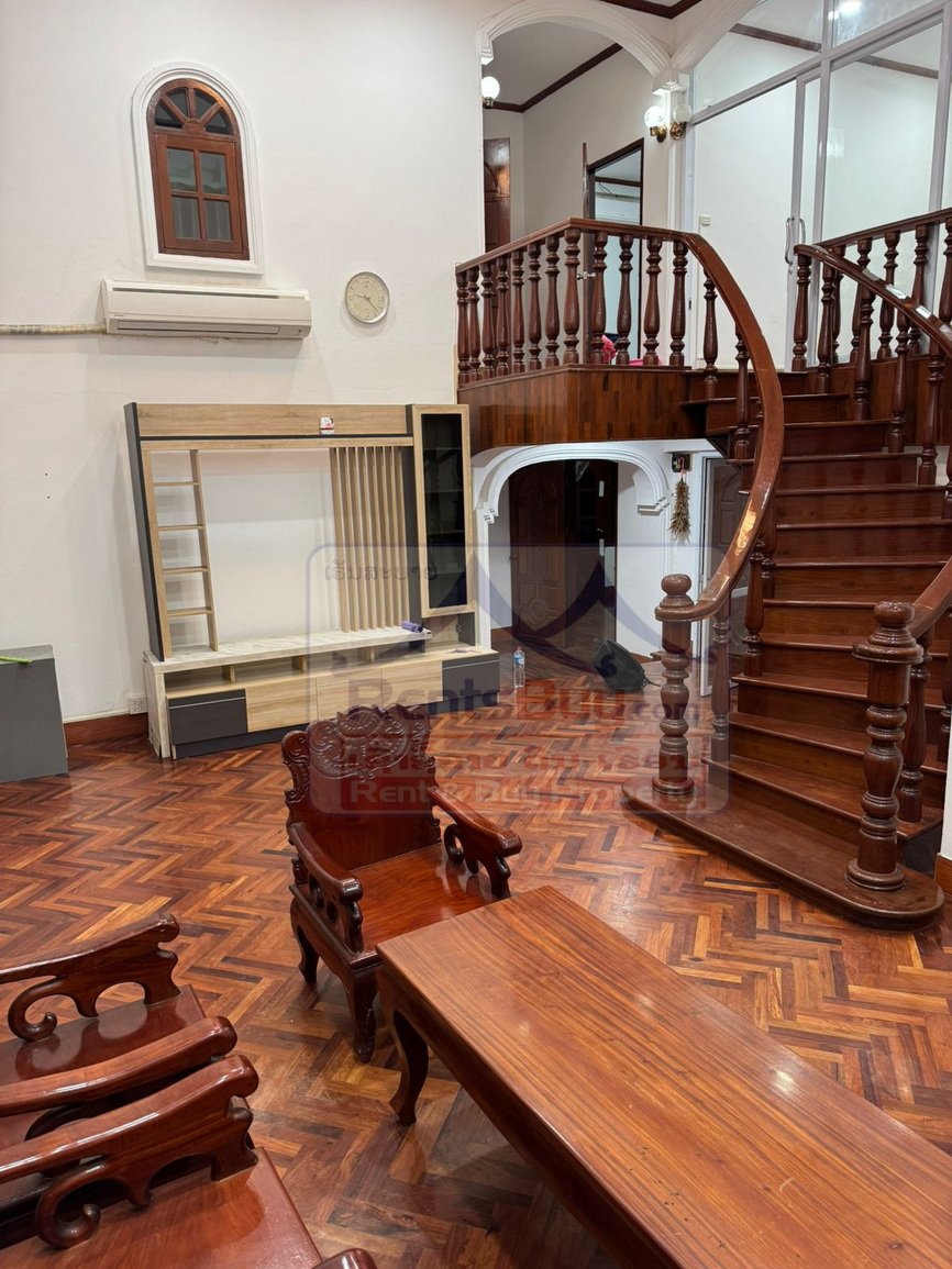 6756-Exceptional Two-Storey Villa: Prime Location & Ultimate Comfort