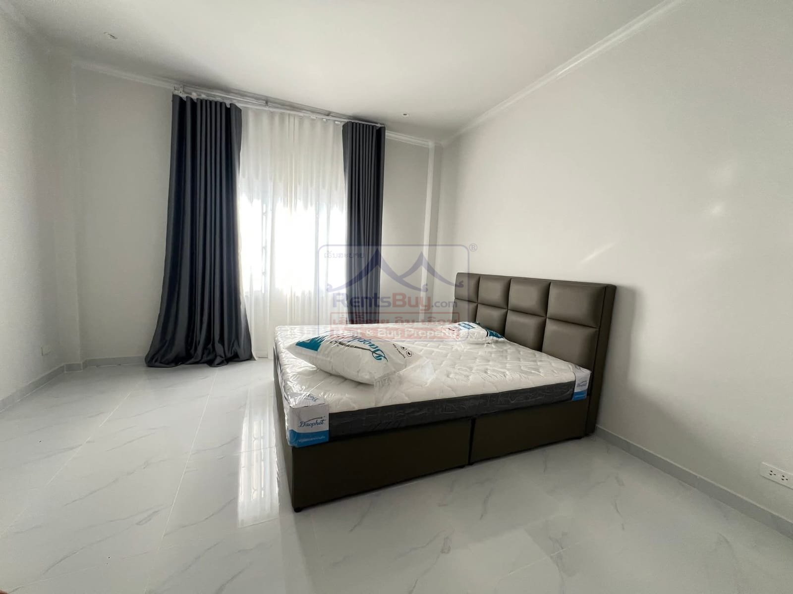 6720-Luxurious Two-Storey Villa for Rent in Sisattanak District