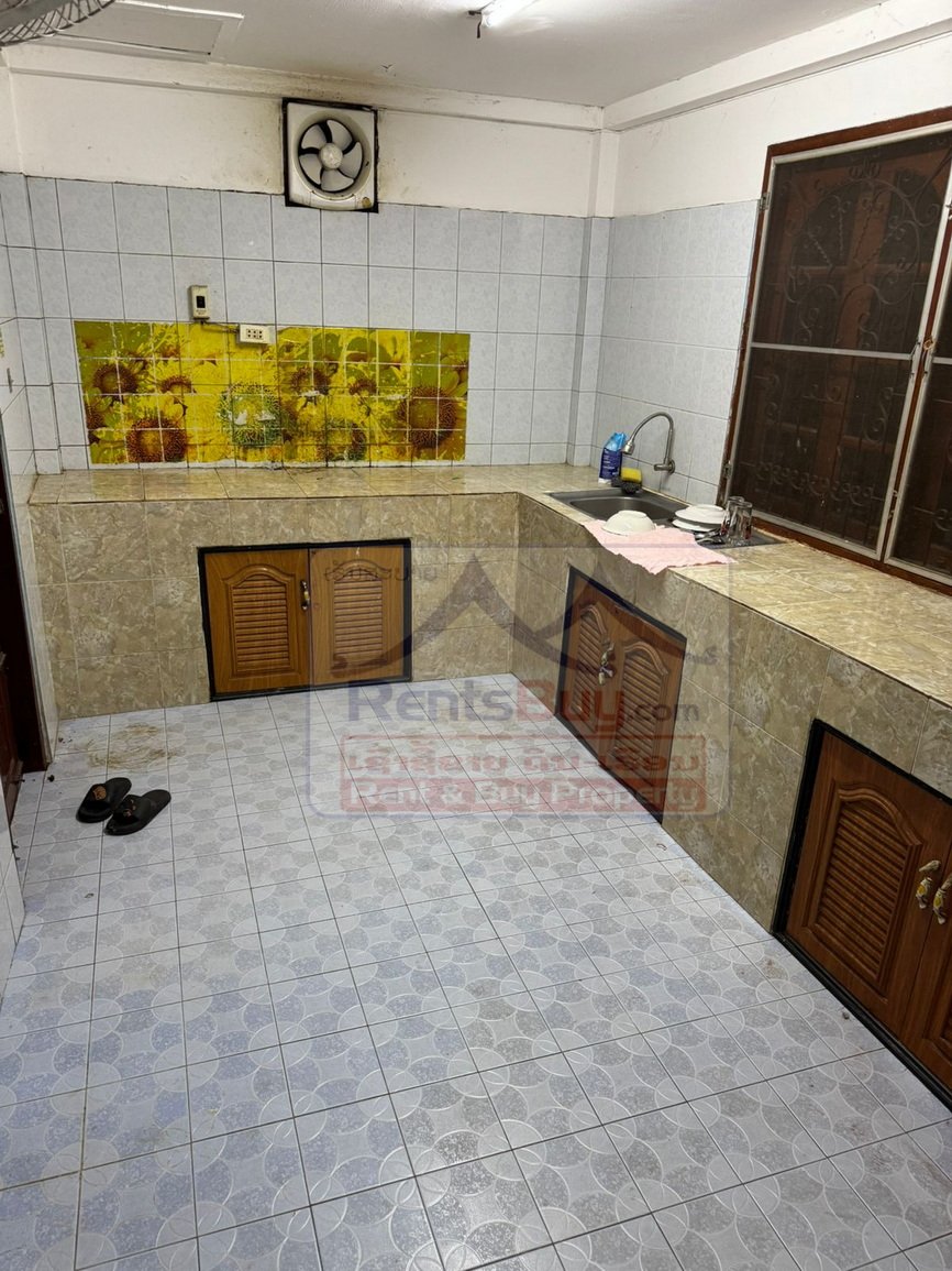 6756-Exceptional Two-Storey Villa: Prime Location & Ultimate Comfort