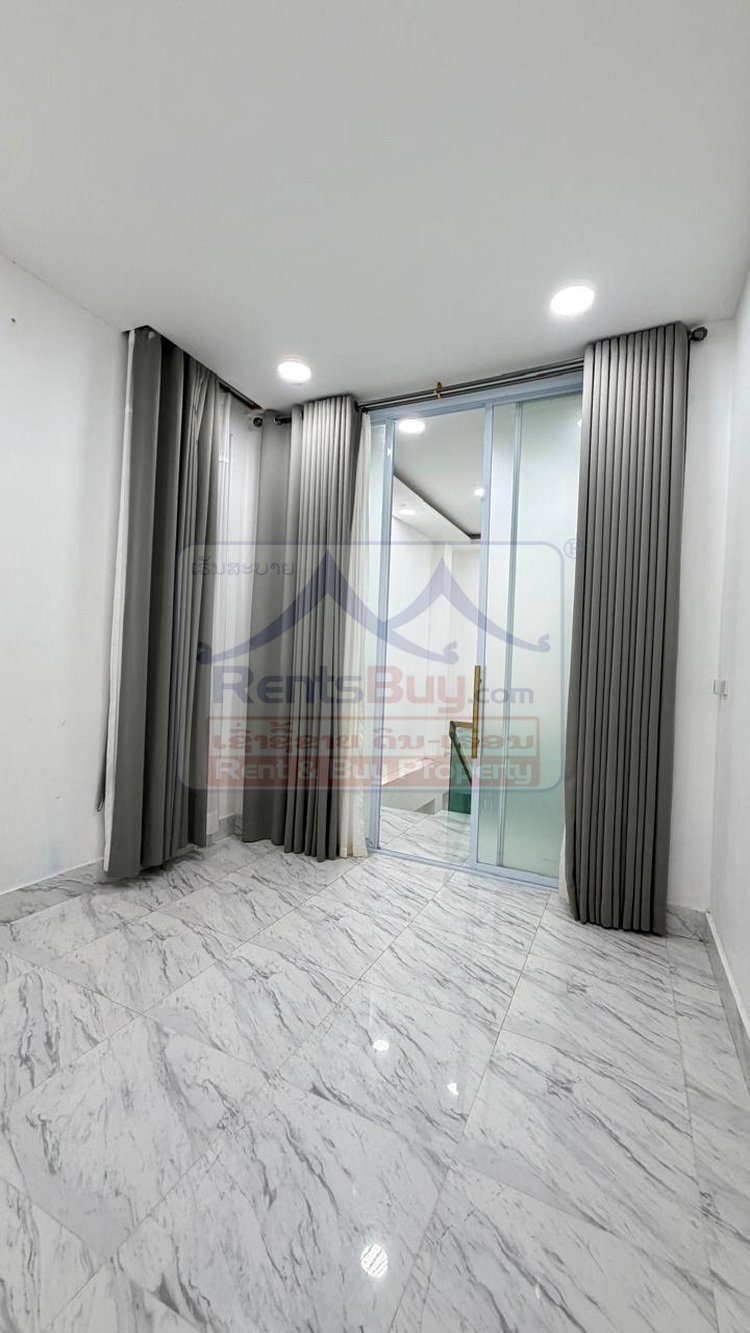 houseforrrent05 6736-Spacious Modern Two-Story Home Near Sangjiang Market