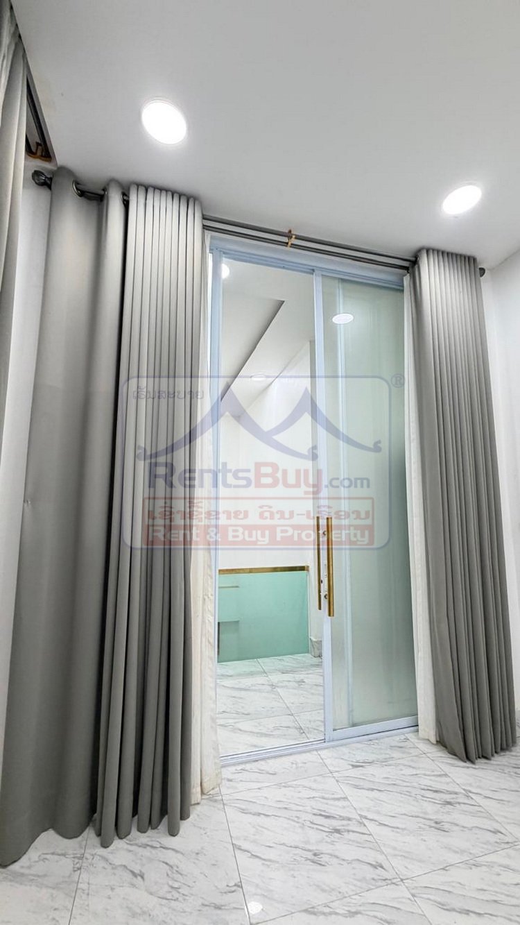 houseforrrent15 6736-Spacious Modern Two-Story Home Near Sangjiang Market