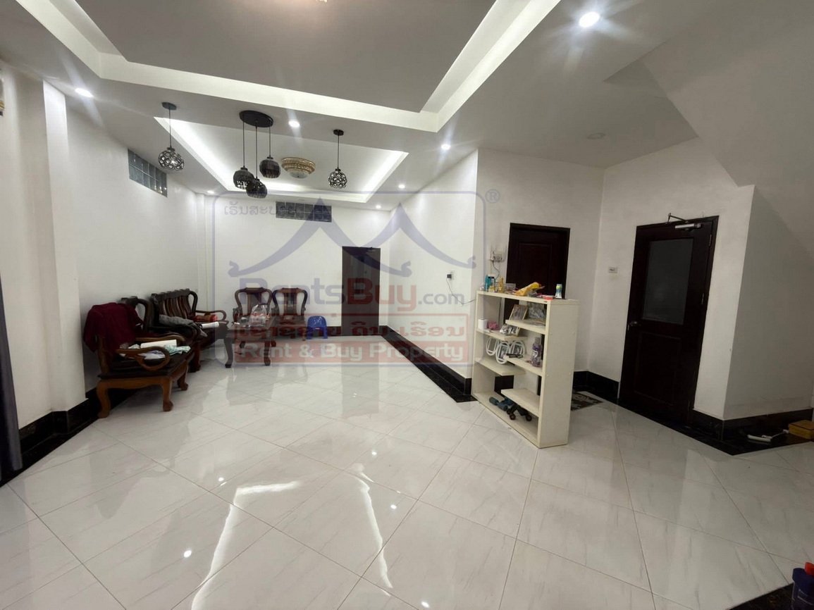 houseforsale02 6747-Premium Two-Story Home with Convenience Store – 15 Minutes from the Airport