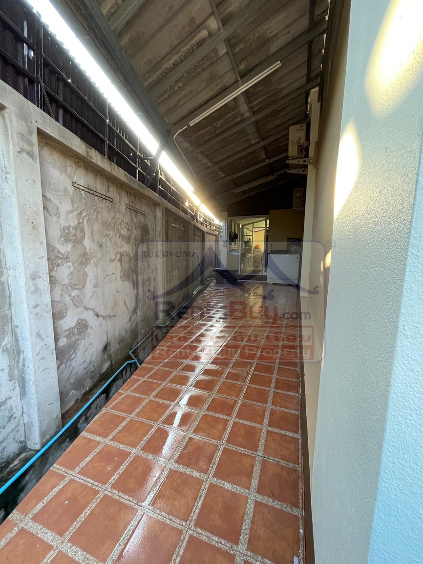 6726-Fully Furnished Modern Villa in Prime Convention Center Area