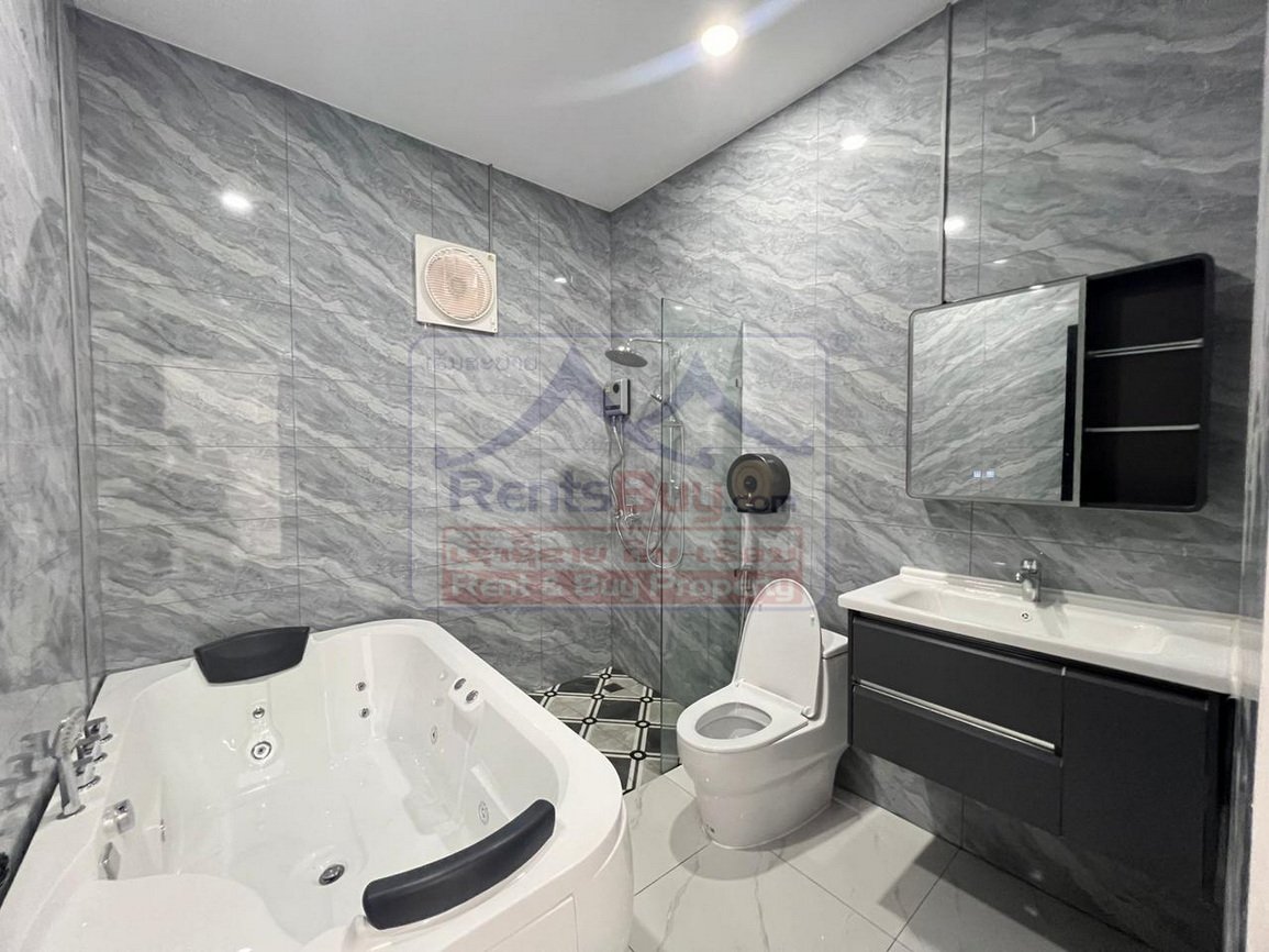 6730-Move-In Ready! Brand New, Fully Furnished 4-Bedroom Home