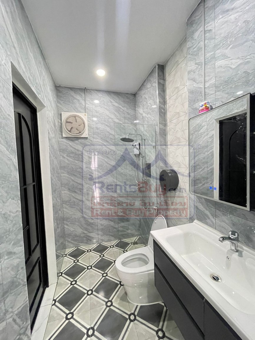 6730-Move-In Ready! Brand New, Fully Furnished 4-Bedroom Home