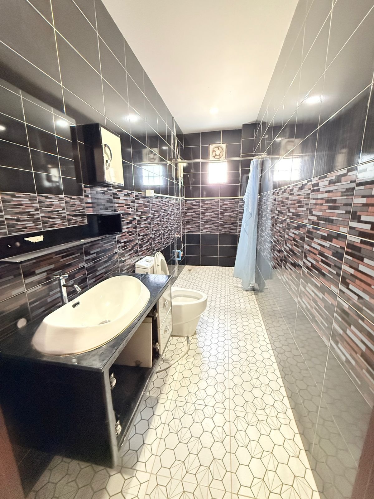6689-Rare 6-Bedroom Commercial Shophouse with 8 Bathrooms – Ideal for Retail + Professional Offices