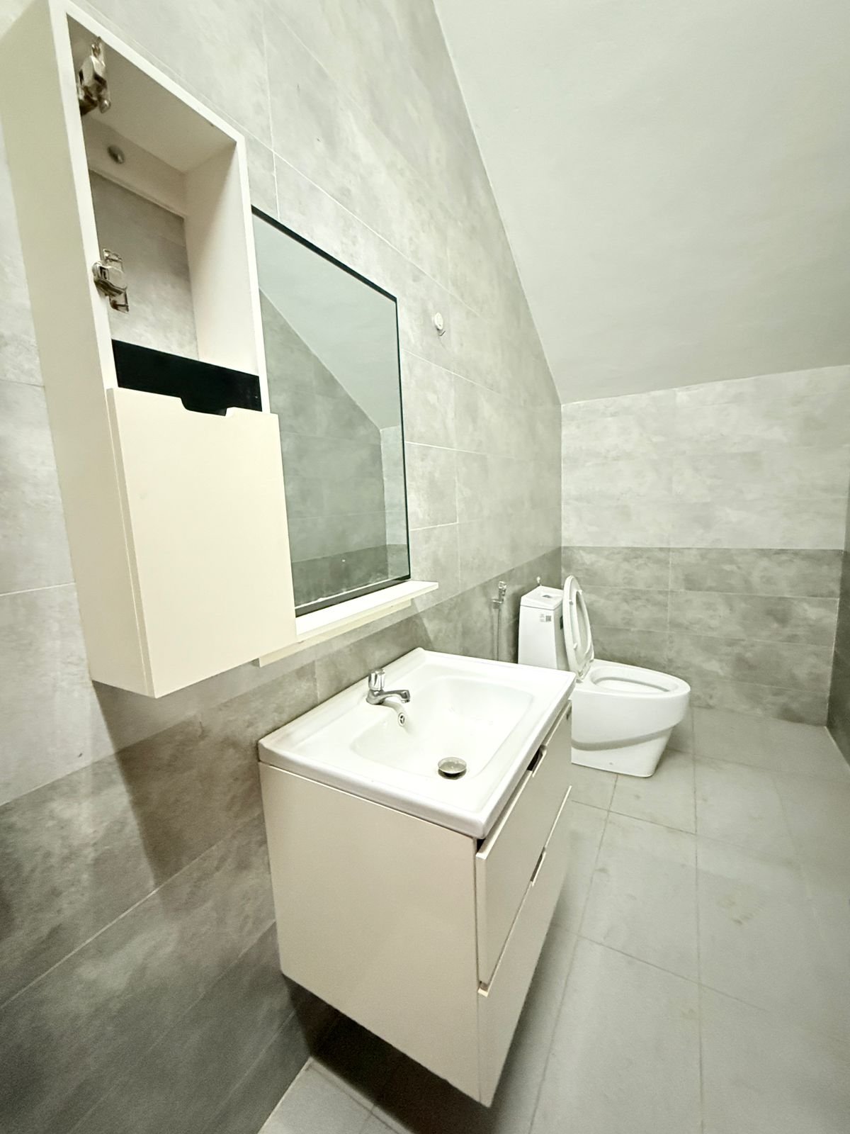 6689-Rare 6-Bedroom Commercial Shophouse with 8 Bathrooms – Ideal for Retail + Professional Offices