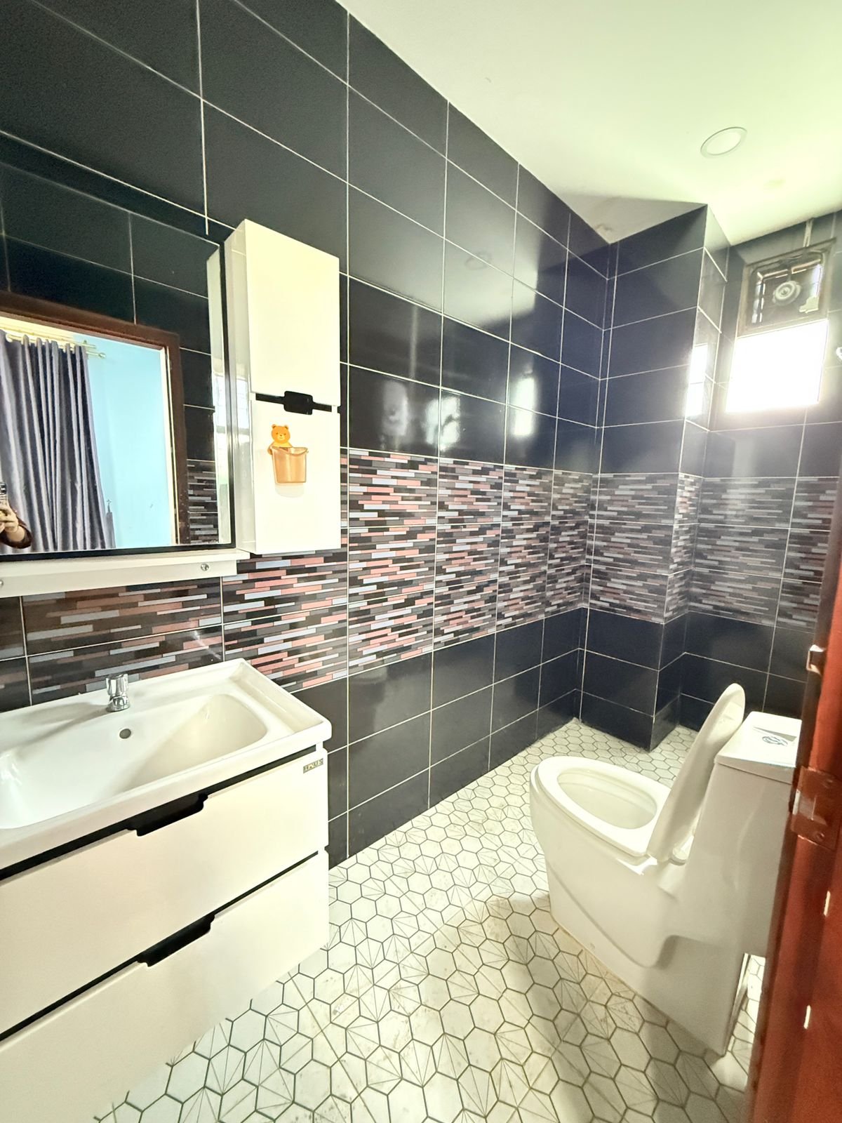 6689-Rare 6-Bedroom Commercial Shophouse with 8 Bathrooms – Ideal for Retail + Professional Offices