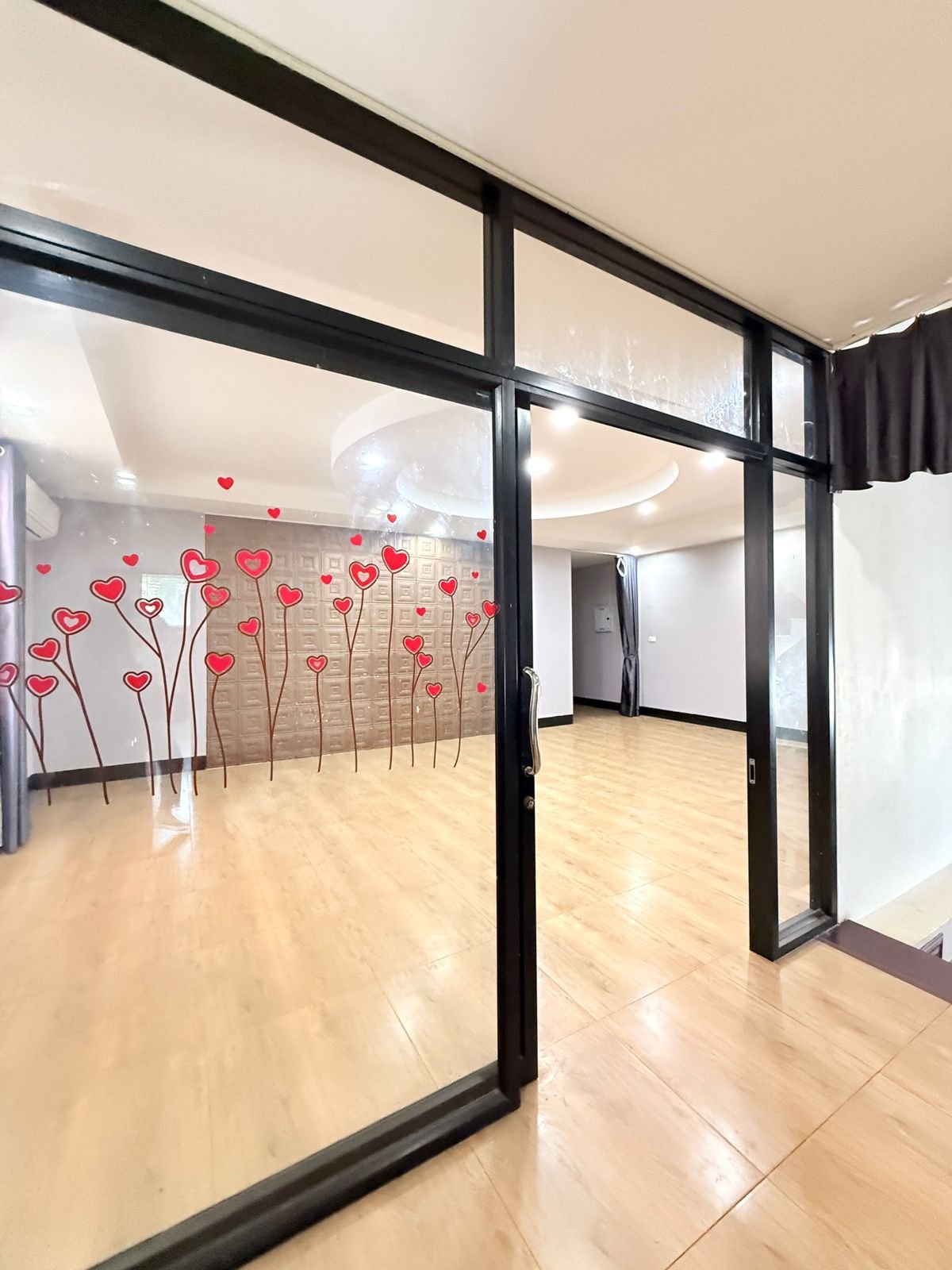 6689-Rare 6-Bedroom Commercial Shophouse with 8 Bathrooms – Ideal for Retail + Professional Offices