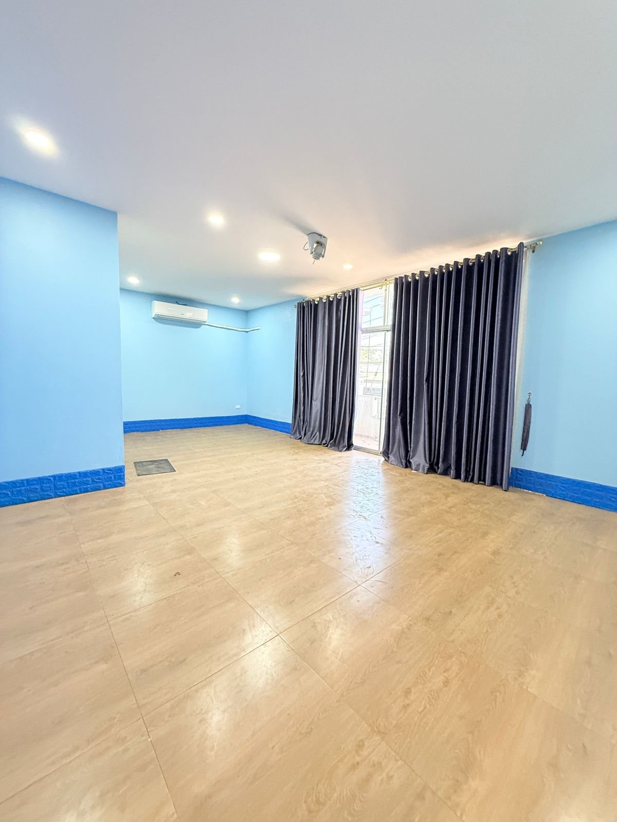 6689-Rare 6-Bedroom Commercial Shophouse with 8 Bathrooms – Ideal for Retail + Professional Offices
