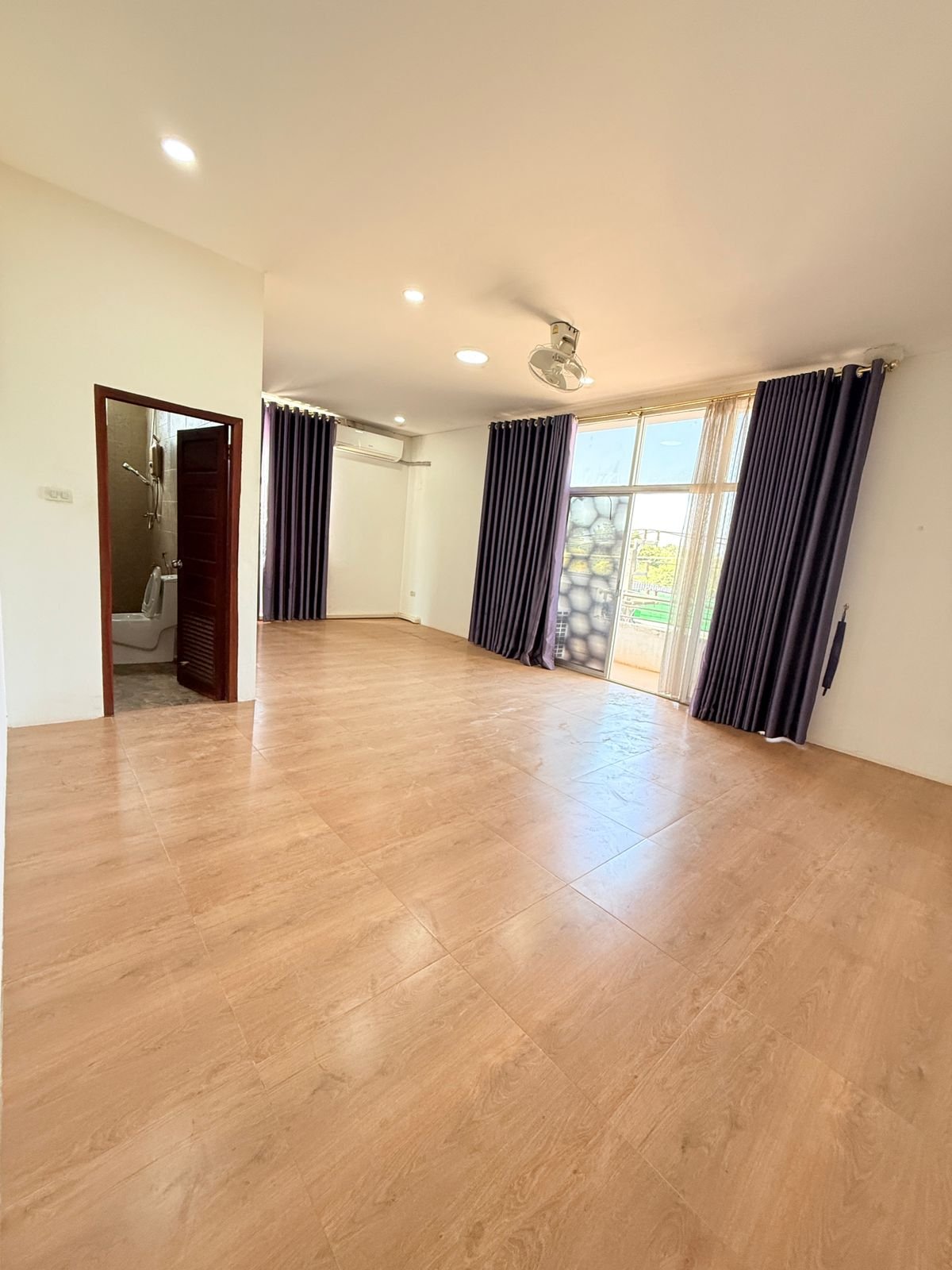 6689-Rare 6-Bedroom Commercial Shophouse with 8 Bathrooms – Ideal for Retail + Professional Offices