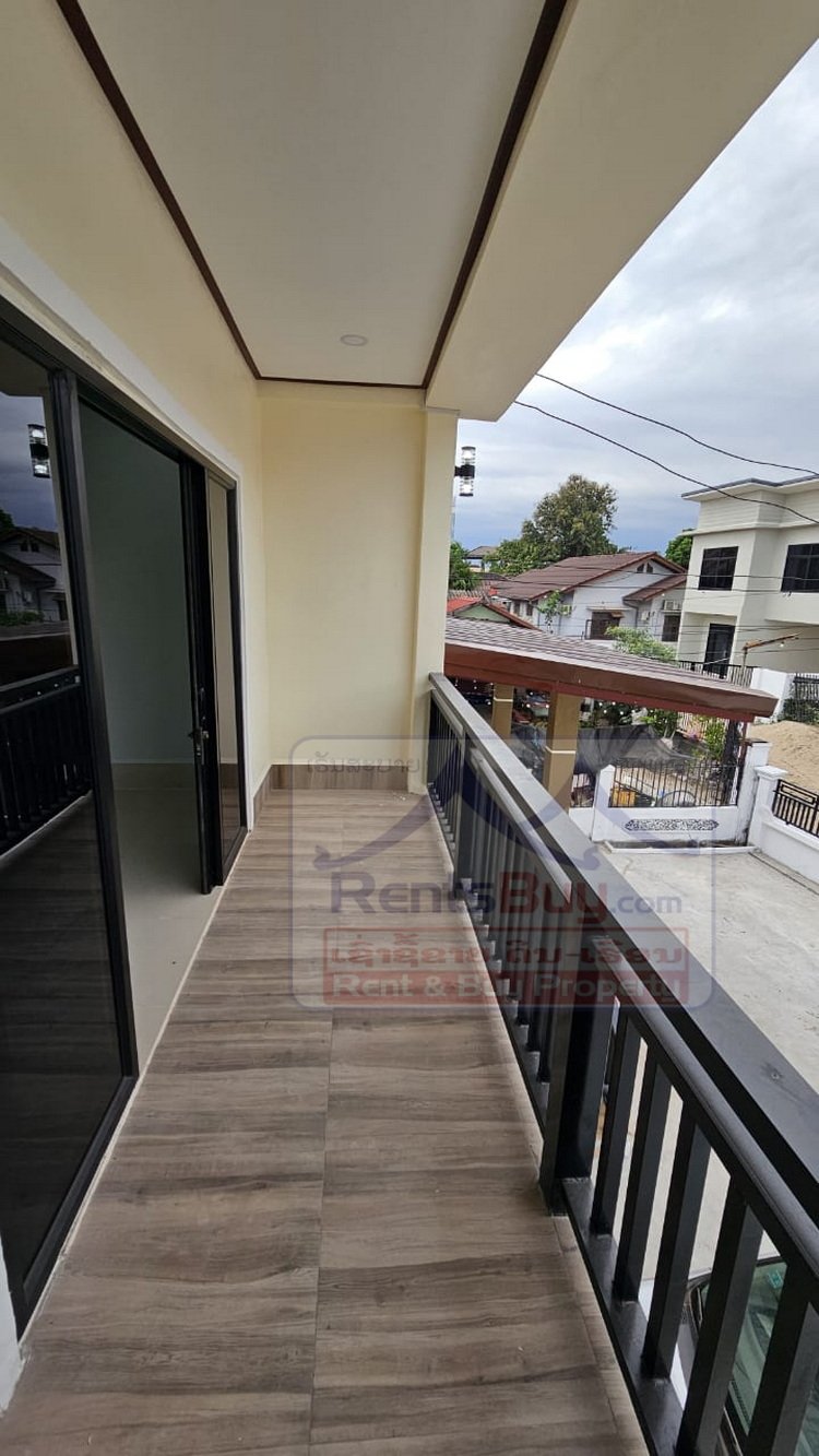 6763-Modern 3-Bedroom Half-Storey Home Near National Circus – Fully Furnished & Move-In Ready!