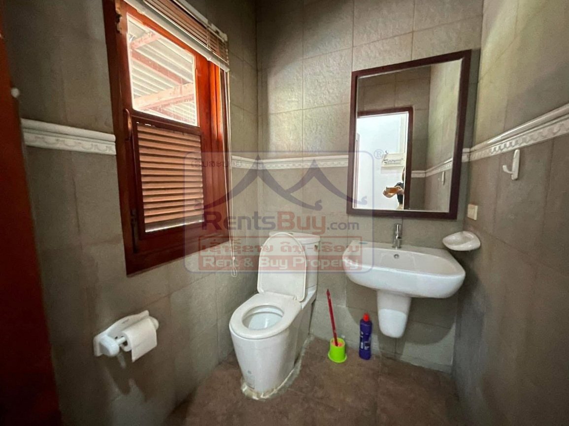 6818-Modern 3-Bedroom Executive Home Near Patuxai & That Luang – Chanthabouly District