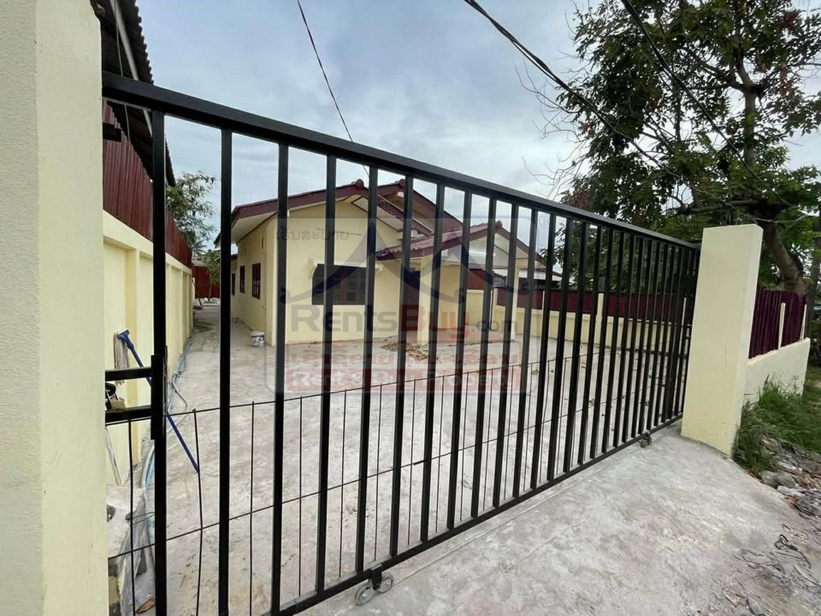 6813-Convenient Xaysettha Living: 2BR House Near Special Economic Zone