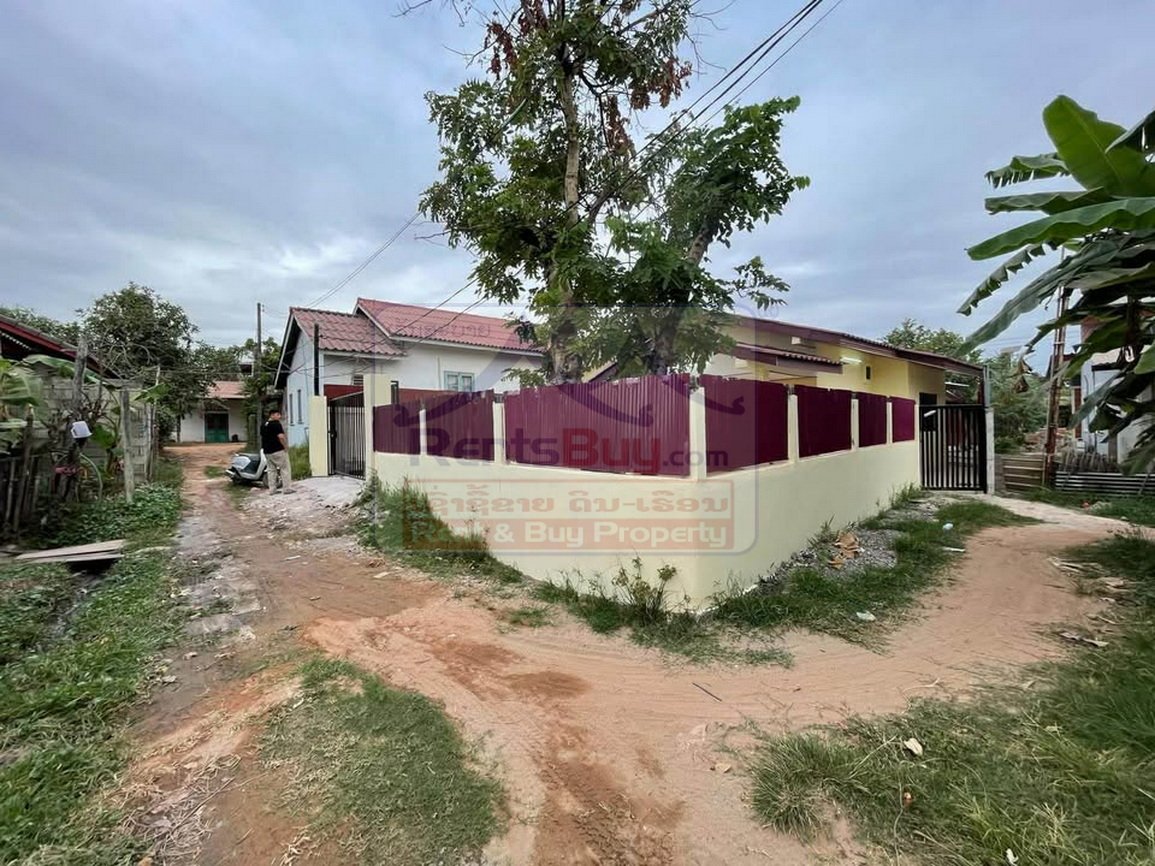 6813-Convenient Xaysettha Living: 2BR House Near Special Economic Zone