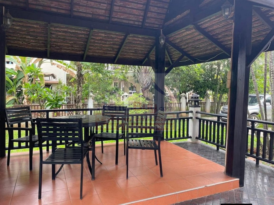 6818-Modern 3-Bedroom Executive Home Near Patuxai & That Luang – Chanthabouly District