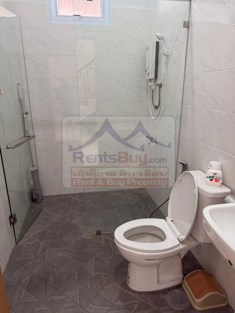 6841-Modern Living Near the Convention Hall: Secure 4-BR Residence with Large Compound