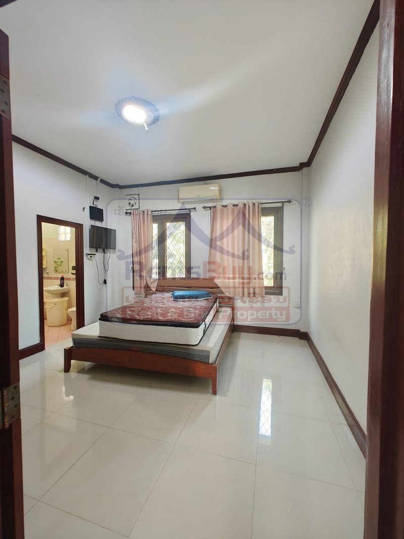 6846-Fully Furnished Family Villa in Xaysettha: 3 Bedrooms, Dedicated Workspace, and Bright Interiors