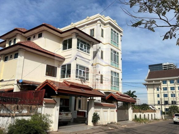 6891-Luxury Shophouse Living: 376-Sqm Modern Residence with Private Spa & Wellness Facilities
