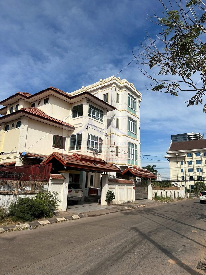 6891-Luxury Shophouse Living: 376-Sqm Modern Residence with Private Spa & Wellness Facilities