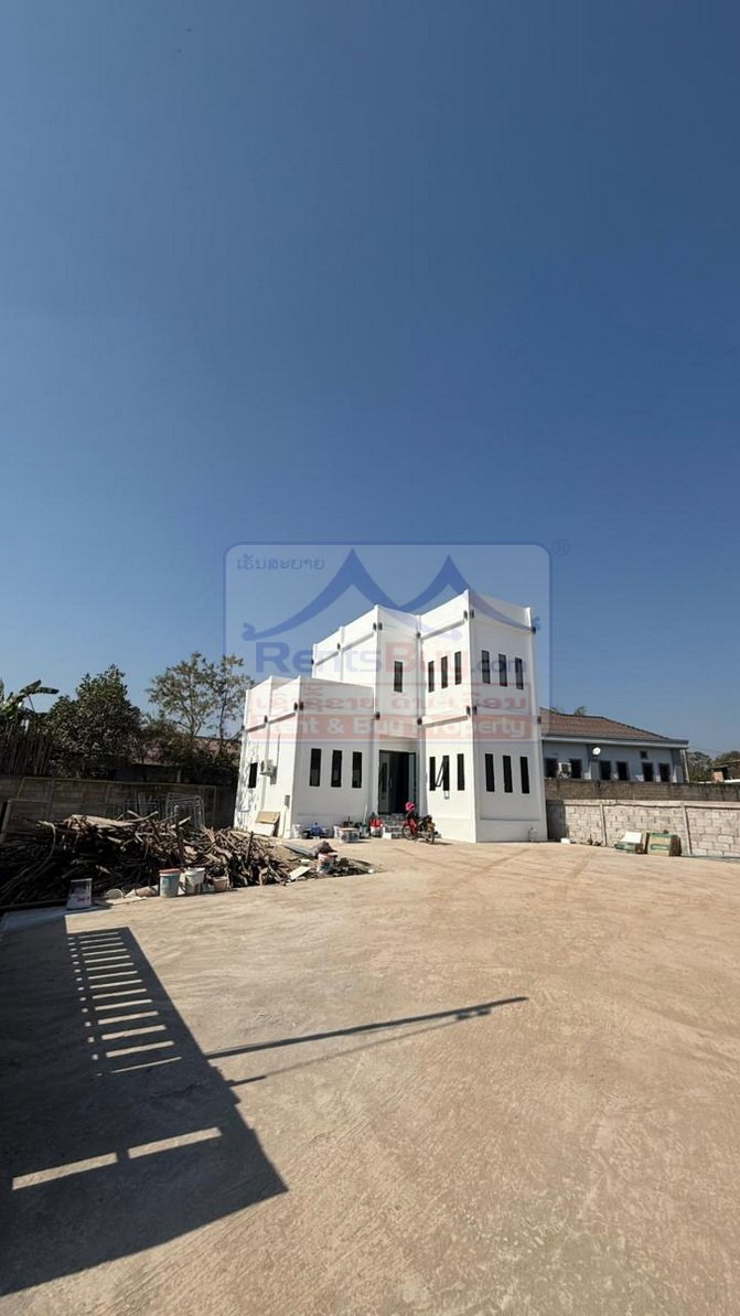 6892-Modern Elegance Near That Luang Lake: Spacious 4BR Family Home with Private Garden Potential