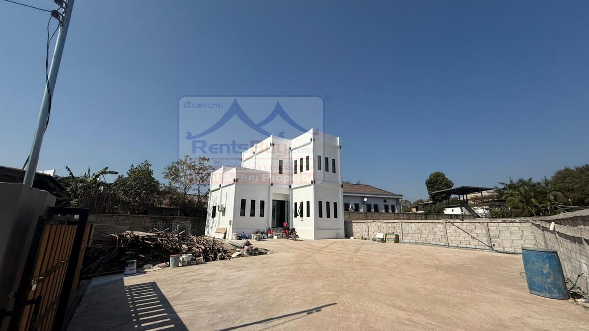 6892-Modern Elegance Near That Luang Lake: Spacious 4BR Family Home with Private Garden Potential