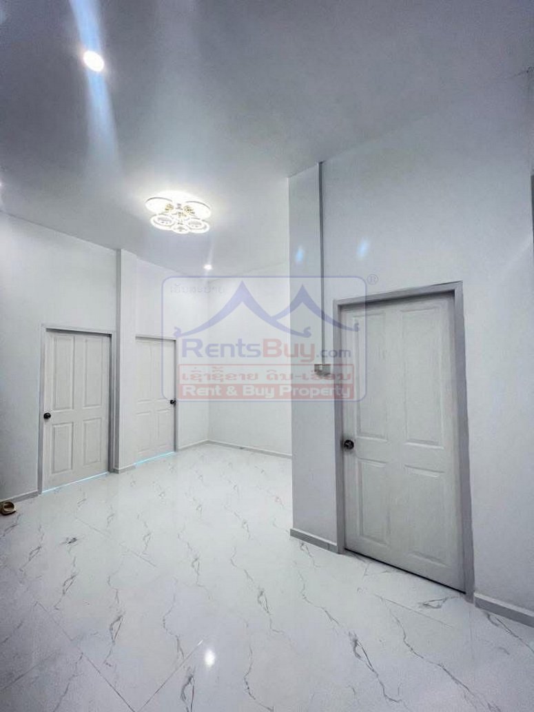 6892-Modern Elegance Near That Luang Lake: Spacious 4BR Family Home with Private Garden Potential