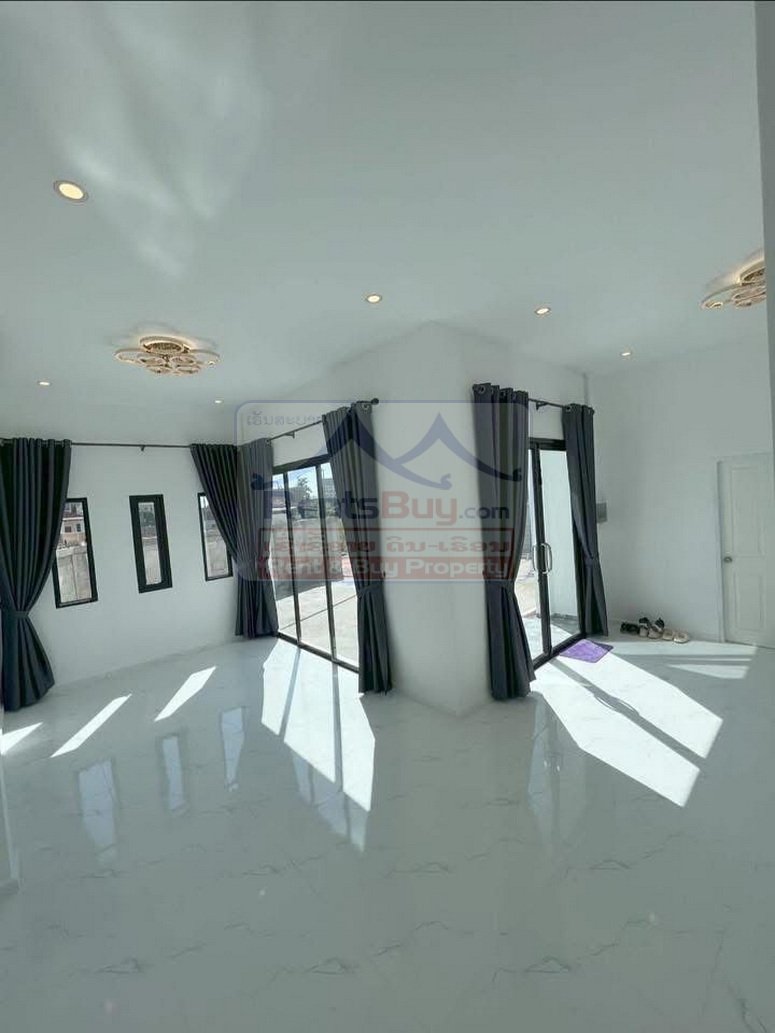 6892-Modern Elegance Near That Luang Lake: Spacious 4BR Family Home with Private Garden Potential
