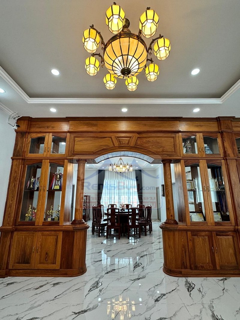 houseforsale14 6886-Prime Executive Residence: Modern 5-Bedroom Estate Near Crowne Plaza & Wattay Airport