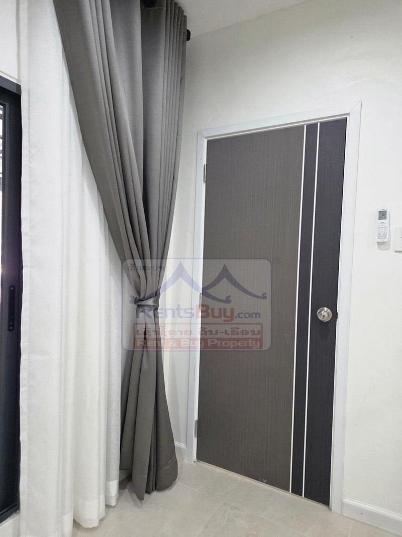 houseforrent04 6894-Modern 5-Bedroom Executive Residence in Sikhottabong: The Ultimate Vientiane Rental