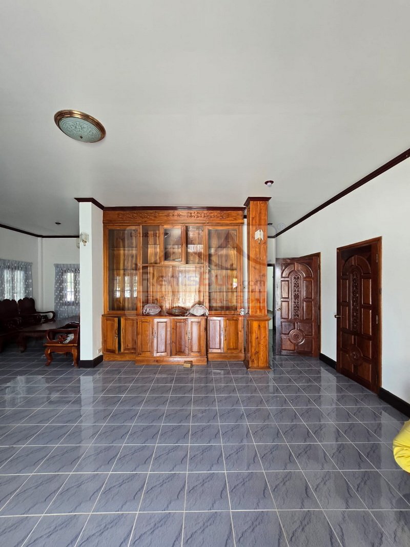 6926-Elegant Family Living in Central Vientiane: Fully Furnished 4-BR Villa for Rent