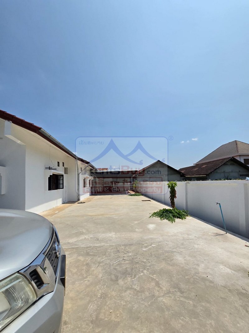 6926-Elegant Family Living in Central Vientiane: Fully Furnished 4-BR Villa for Rent