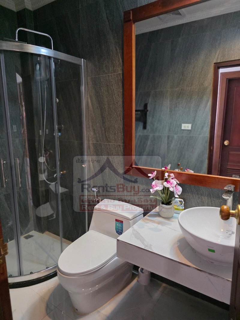 houseforrent07 6904-Expansive Dual-Residence Compound Near Suan Mon Market
