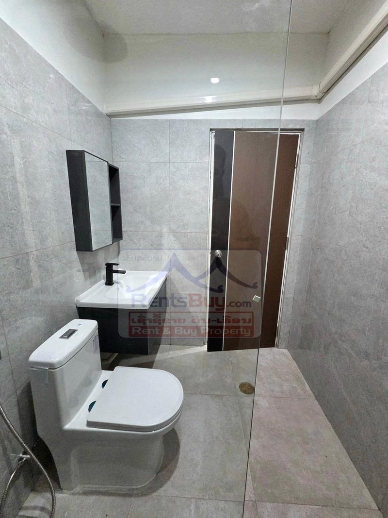 houseforrent11 6894-Modern 5-Bedroom Executive Residence in Sikhottabong: The Ultimate Vientiane Rental