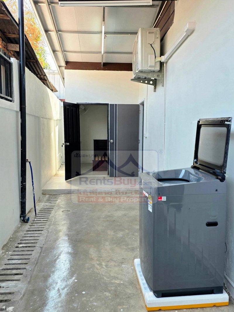 houseforrent16 6894-Modern 5-Bedroom Executive Residence in Sikhottabong: The Ultimate Vientiane Rental
