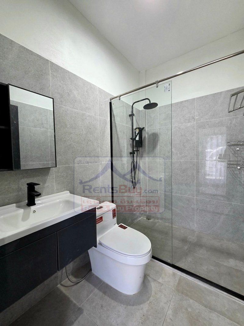 houseforrent17 6894-Modern 5-Bedroom Executive Residence in Sikhottabong: The Ultimate Vientiane Rental