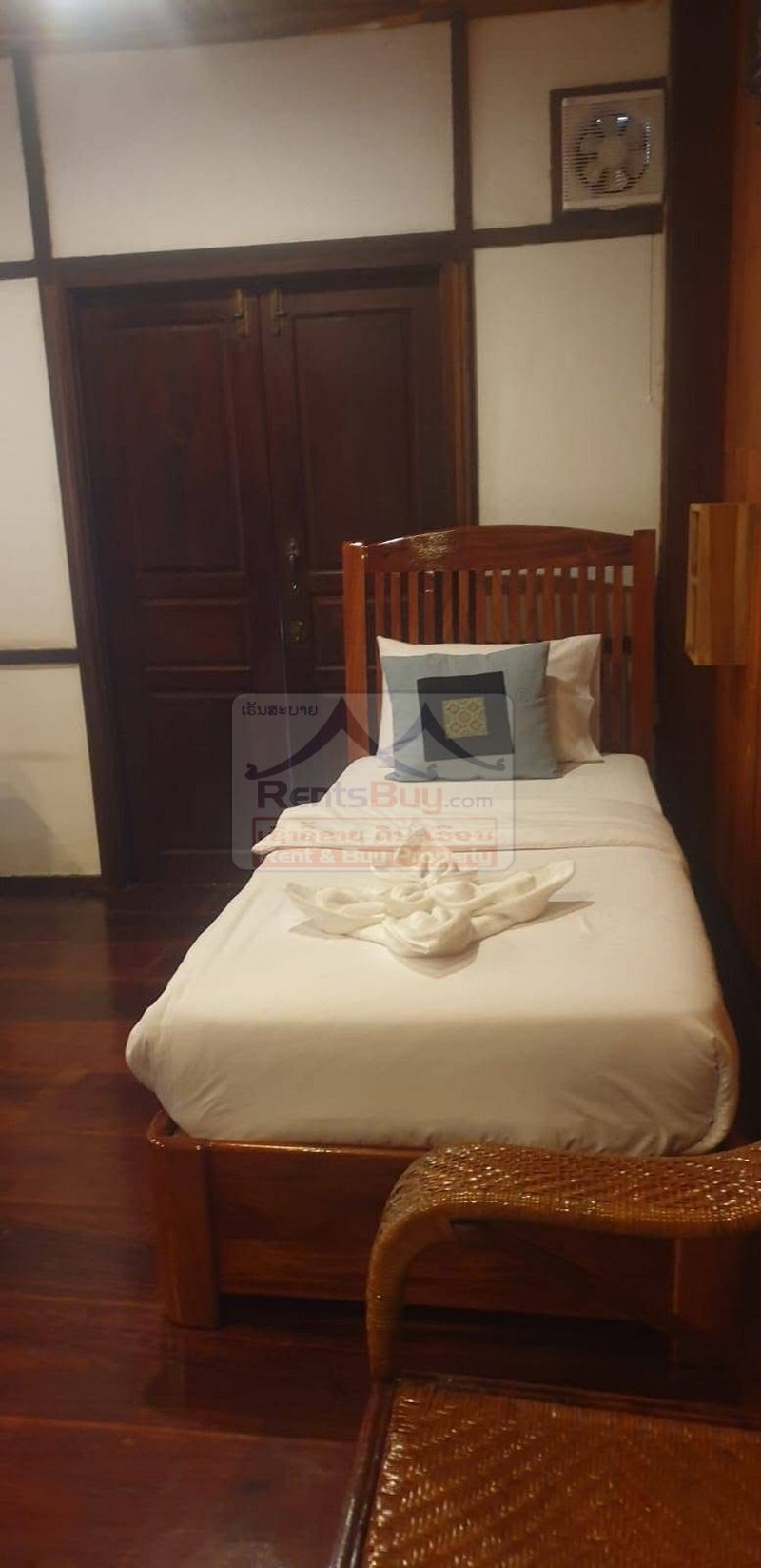 houseforrent01 7001-Prime Central Luang Prabang Guesthouse Investment – 7 Rooms Near Night Market & Temples