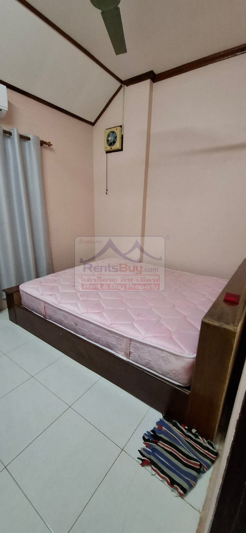 houseforrent04 7032-Modern 5-Bedroom Dual House Compound for Rent Near Sang Jiang Market & Wattay Airport