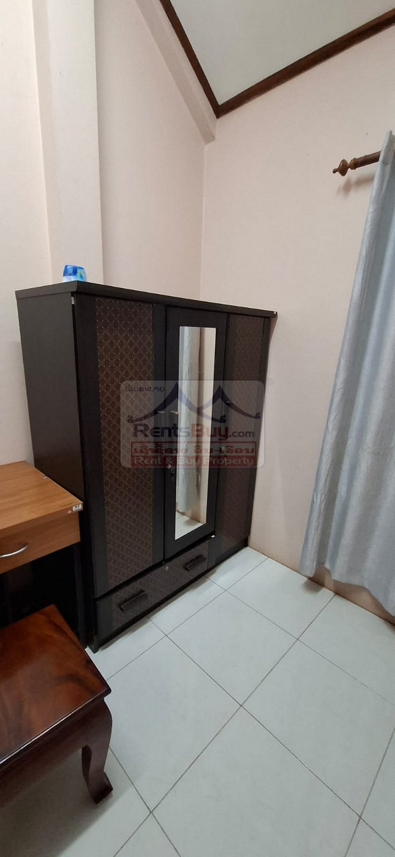 houseforrent05 7032-Modern 5-Bedroom Dual House Compound for Rent Near Sang Jiang Market & Wattay Airport