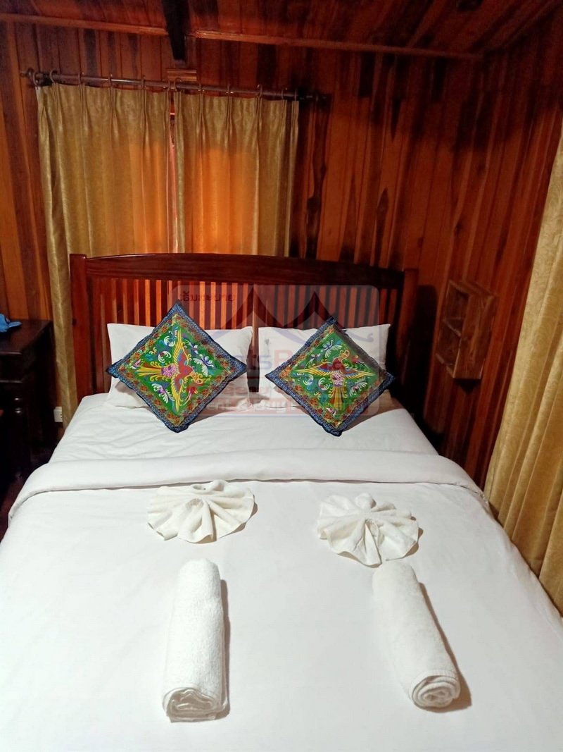 houseforrent05 7001-Prime Central Luang Prabang Guesthouse Investment – 7 Rooms Near Night Market & Temples