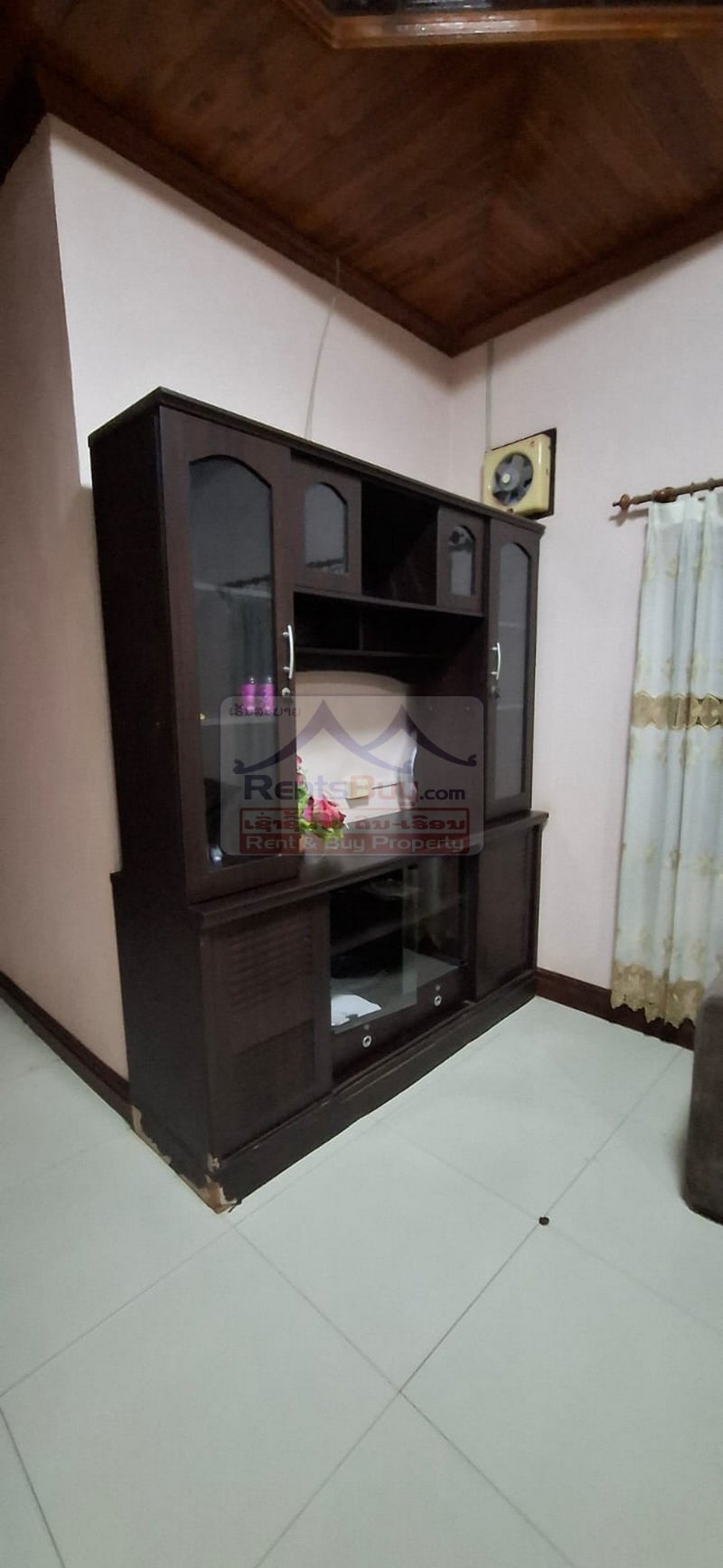 houseforrent08 7032-Modern 5-Bedroom Dual House Compound for Rent Near Sang Jiang Market & Wattay Airport