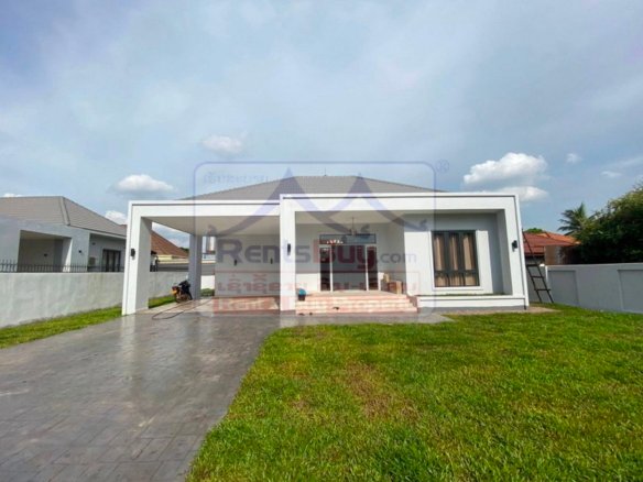 7117-Modern Villa with Beautiful Garden for Rent Near the National University of Laos – Peaceful Living in Vientiane Capital