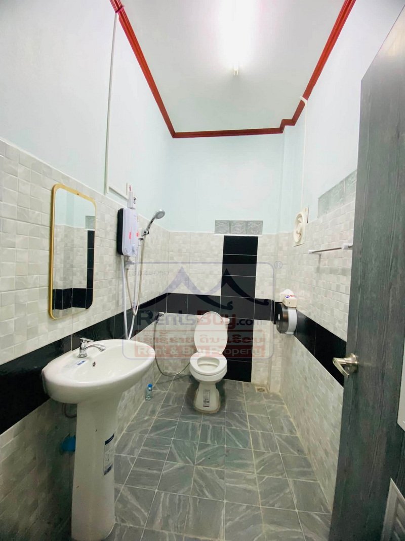 houseforrent05 7112-Spacious 2-Bedroom Home for Rent near Thadeua Clock Tower, Hadxaifong District