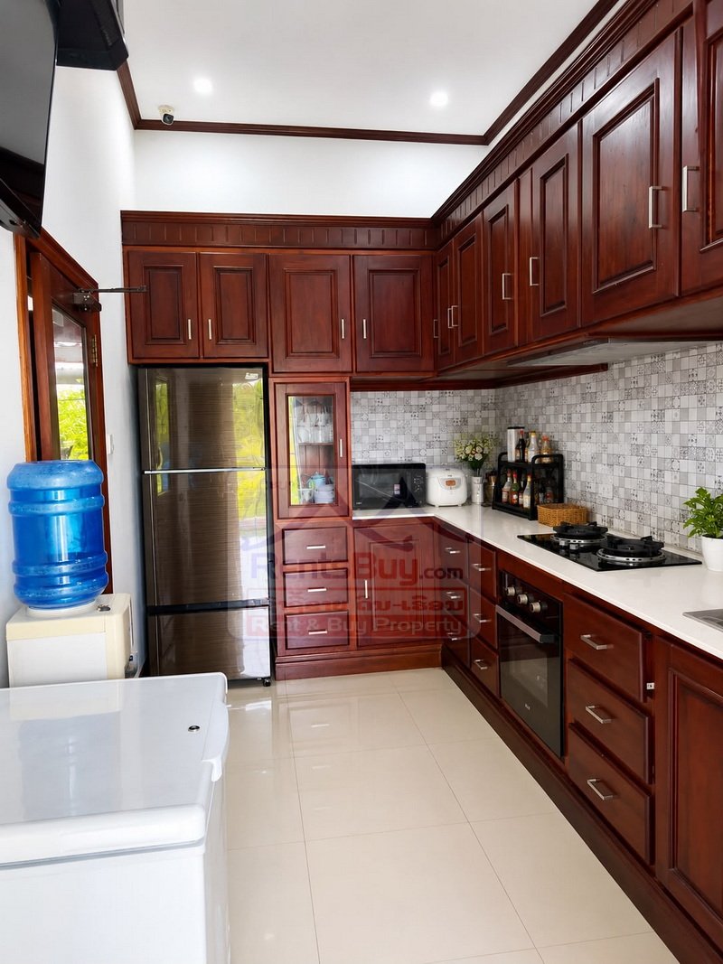 7115-Spacious 3-Bedroom Garden House for Rent Near Thadeua Clock Tower, Hadxaifong District, Vientiane Capital