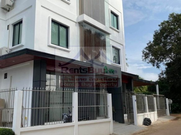 7116-3-Storey Business Building for Rent in Chanthabouly, Vientiane Capital