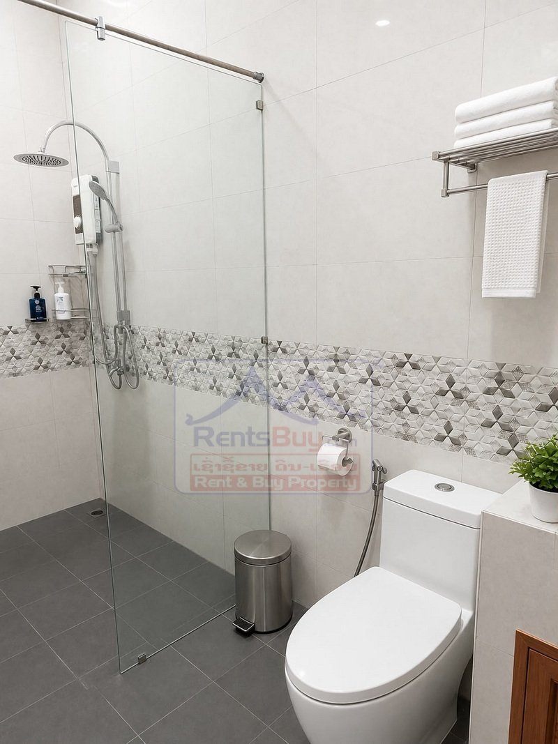 7115-Spacious 3-Bedroom Garden House for Rent Near Thadeua Clock Tower, Hadxaifong District, Vientiane Capital