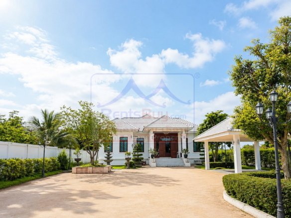 7115-Spacious 3-Bedroom Garden House for Rent Near Thadeua Clock Tower, Hadxaifong District, Vientiane Capital