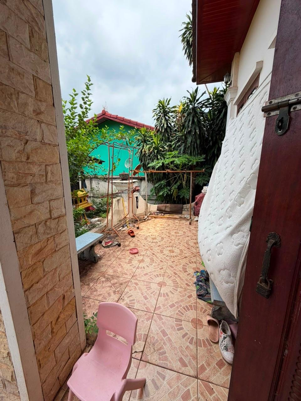 houseforsale04 7118-Spacious 4-Bedroom Family House for Sale Near the Lao–Thai Friendship Bridge, Hadxayfong District, Vientiane Capital | Freehold Property with Large Parking