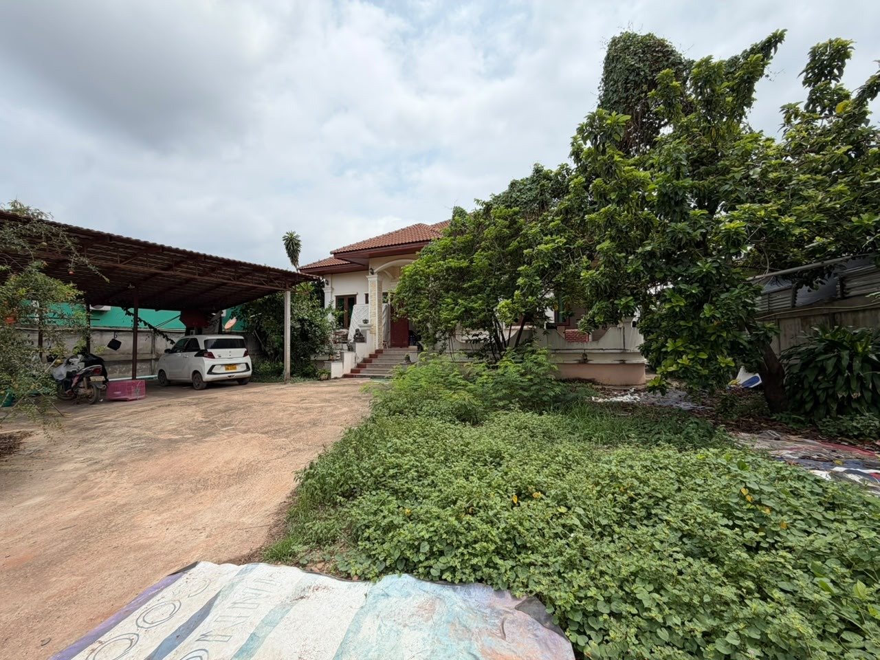 houseforsale11 7118-Spacious 4-Bedroom Family House for Sale Near the Lao–Thai Friendship Bridge, Hadxayfong District, Vientiane Capital | Freehold Property with Large Parking
